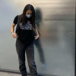 Jordan T-shirt  - Trycker egna kläder, man får välja valfritt tryck som jah kan lägga på T-shirt/ Hoodies.  Denna T-shirten är för både killar och tjejer. Storleken är M herr men passar även dem med xs och s. Följ min insta tigrenior för mer information. Fraktar runt hela Sverige 