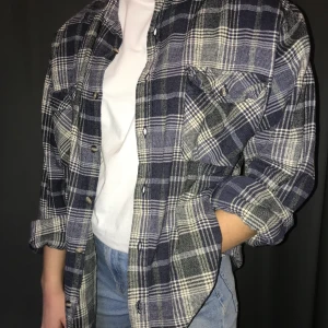 Blå vintageskjorta - Blå vintageskjorta, strl L/XL för oversized fit. Köpare står för frakt