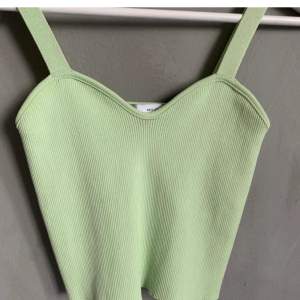 Säljer detta snygga pastellgröna linnet från zara! I storlek S, endast testat aldrig använt! ( Bilden är lånad)