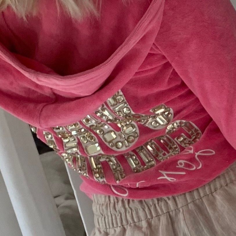 Rosa juicy couture kofta💕💕💕 storlek S, den har tryck på ryggen. Huvtröjor & Träningströjor.