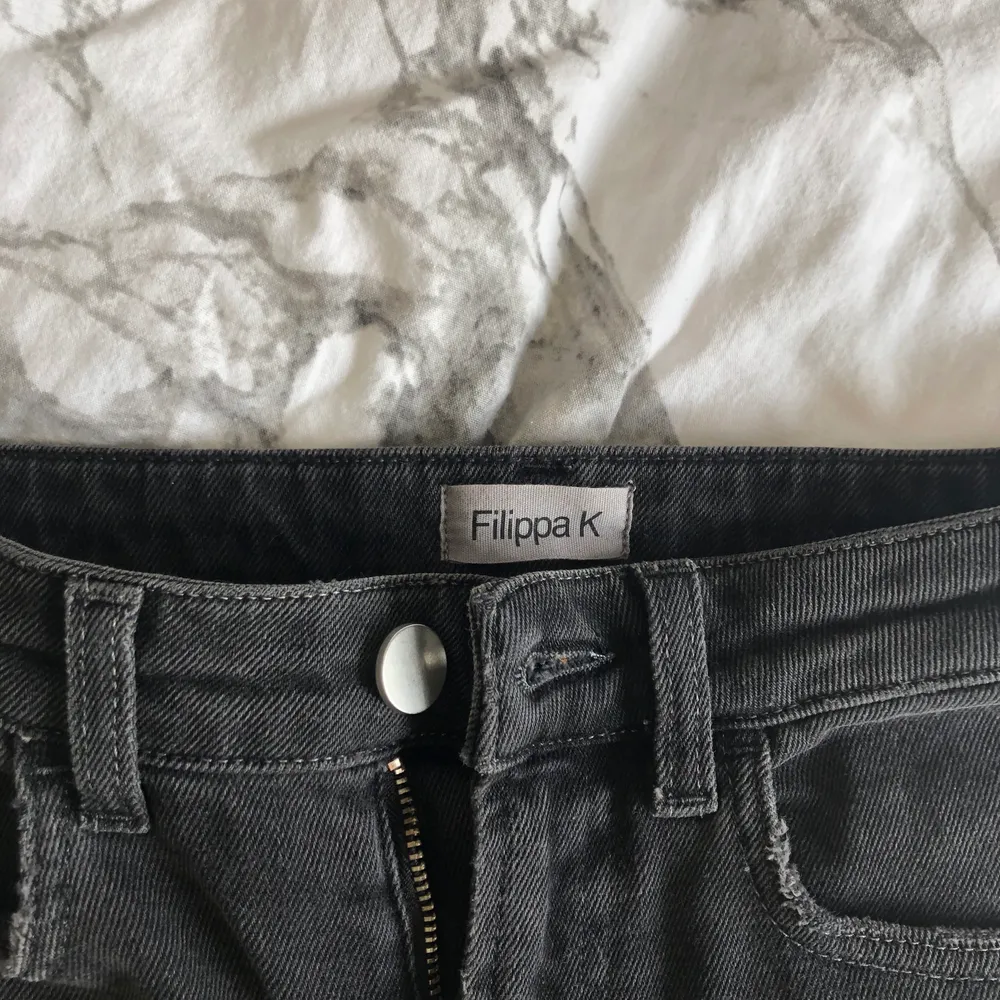 Helt nya jeans från Filippa K. Jeans & Byxor.