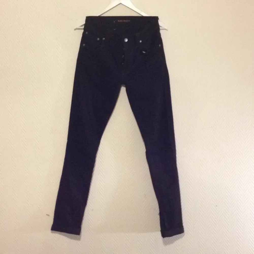 Sparsamt använda jeans från Nudie. 

Modell: Grim Tim 
Färg: Svart 
. Jeans & Byxor.