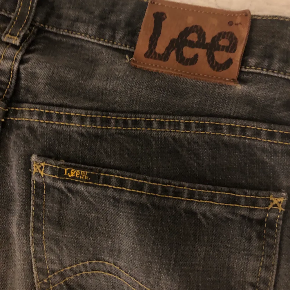 Lee jeans säljer för 350kr - nypris: ca 1000kr (är dock inte 36 i längden då jag klippt en bit men passar för ca 160/170cm). Alla tre byxor dvs. (Acne, Lee & Levis) för 800kr om man köper det tillsammans. Annars ligger priset på 1000kr. . Jeans & Byxor.