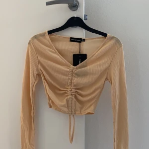 Beige Crop Topp - Storlek 34(xs) aldrig använd.