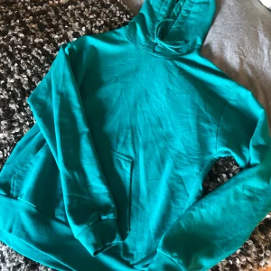 Hoodie från bikbok  - Jätte fin hoodie från bikbok, bara använd en gång 