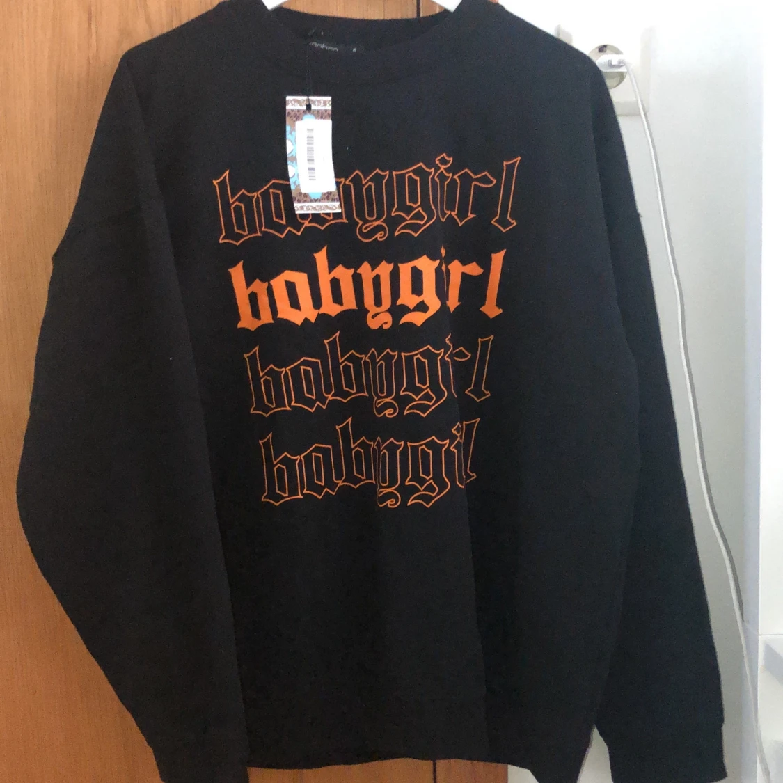 Svart orange sweatshirt  - 90