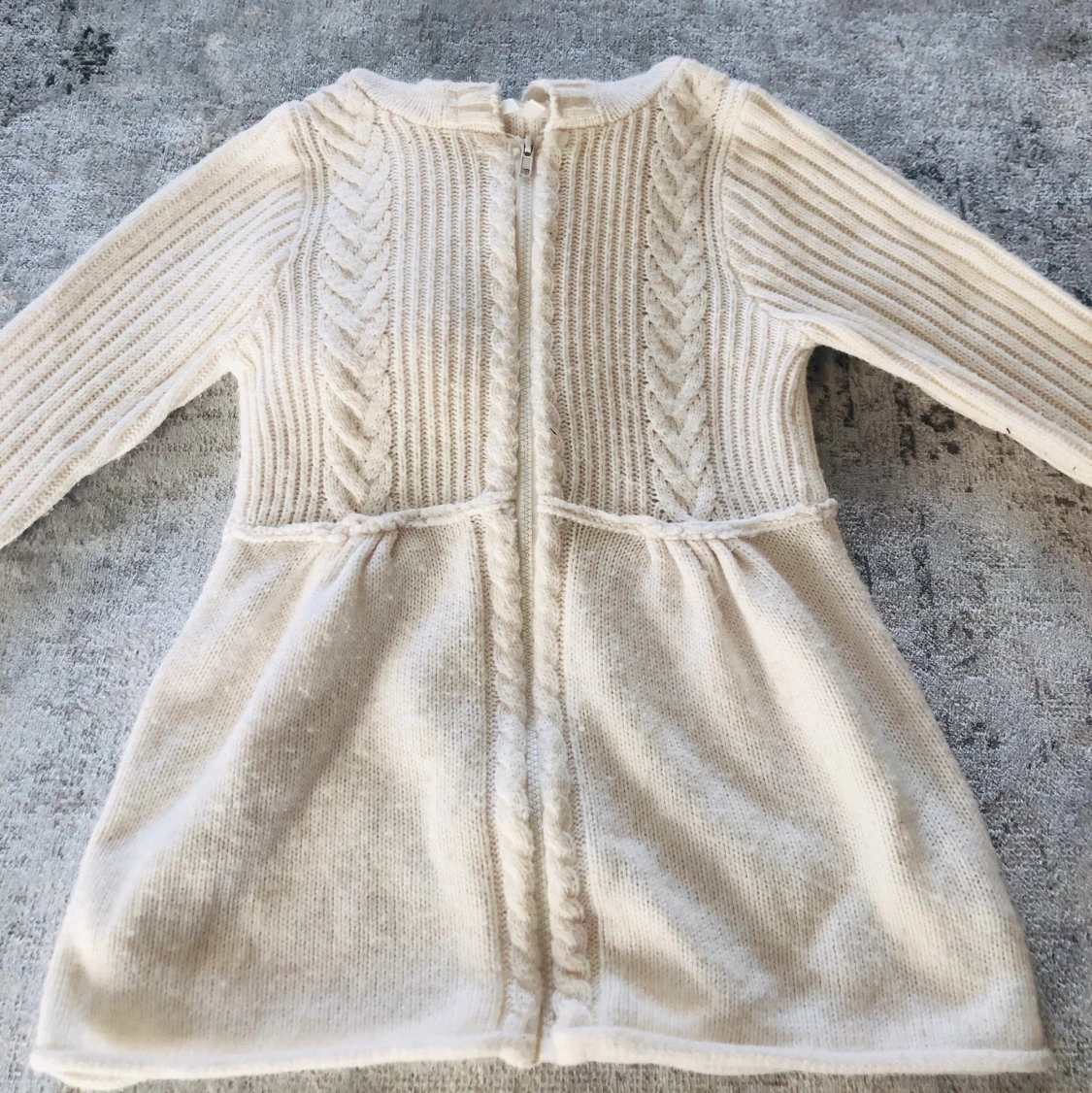 Gullig stickad luvtröja i strl XS