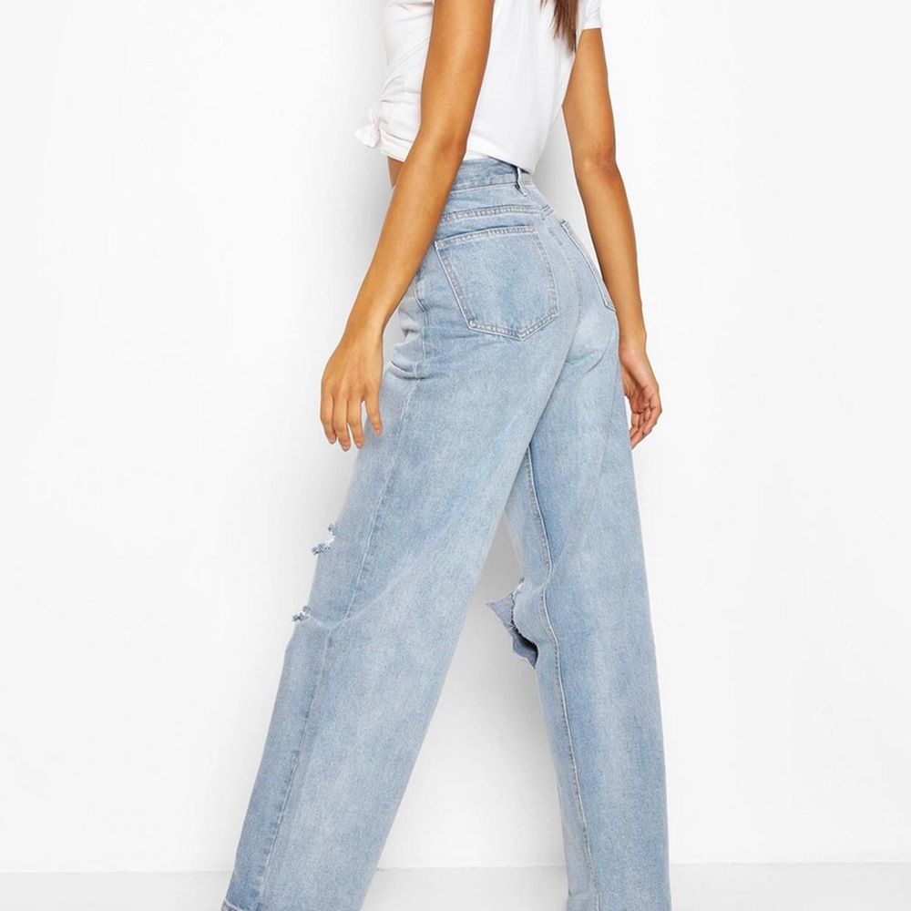 Säljer dessa populära boyfriend jeansen eftersom de är för korta för mig. Frakt tillkommer. Jeans & Byxor.