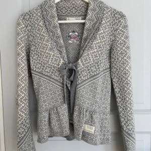 Odd Molly kofta - Säljer min fina Odd Molly kofta, som endast är använd 3 gånger🥰 Storlek 0.