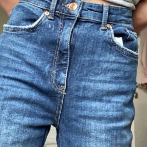 Gina mom jeans - Gina mom jeans använt ca 5 gånger super fin men säljer för Att de inte kommer till användning orginal pris 500 
