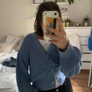  - Superfin kofta ifrån Lindex som tyvärr inte kommit till användning. Storlek M men passar även på en S. Köparen står för frakt❤️