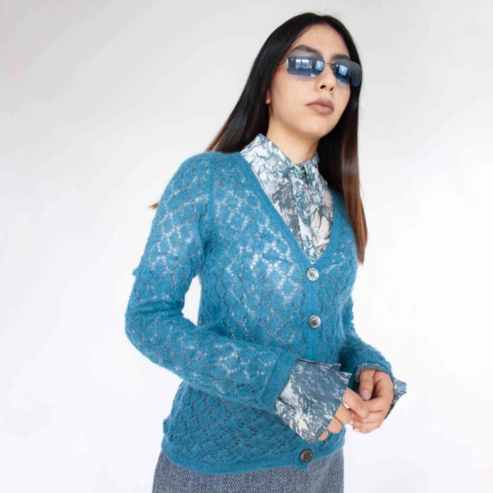 Vintage 90s Y2K fishnet loose knit cardigan sweater jumper top in turquoise blue SIZE Label: M, but fits best XS-M Model: 165/XS Measurements (flat): Length: 61 cm pit to pit: 39 cm sleeve inseam: 55.5 cm sleeve width: 20 cm. Tröjor & Koftor.