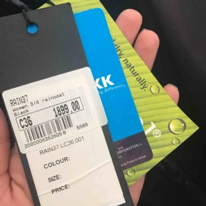  - Helt ny med prislapp på, säljs pga fel storlek ( pris kan diskuteras vid snabbaffär)