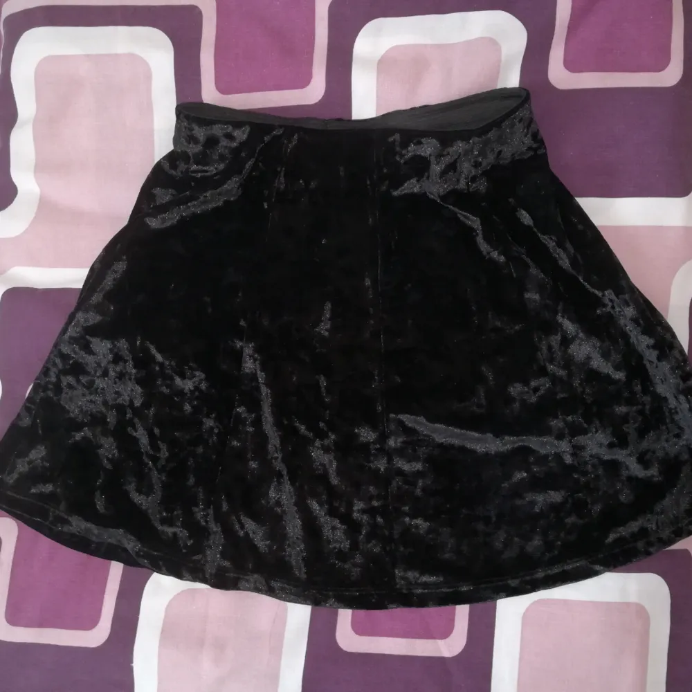 Black velvet skirt !!!. Kjolar.