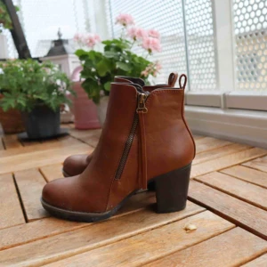  - Säljer mina jättesköna klackar pga för små. Skriv för mer bilder 🍁 Kan mötas upp i Stockholm annars står köparen för frakten