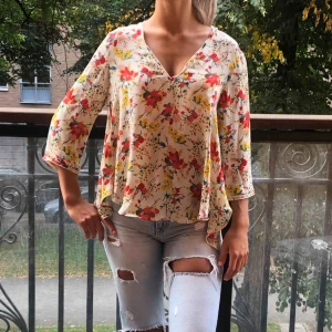  - Söt blus från Zara, bara använd nån gång. 