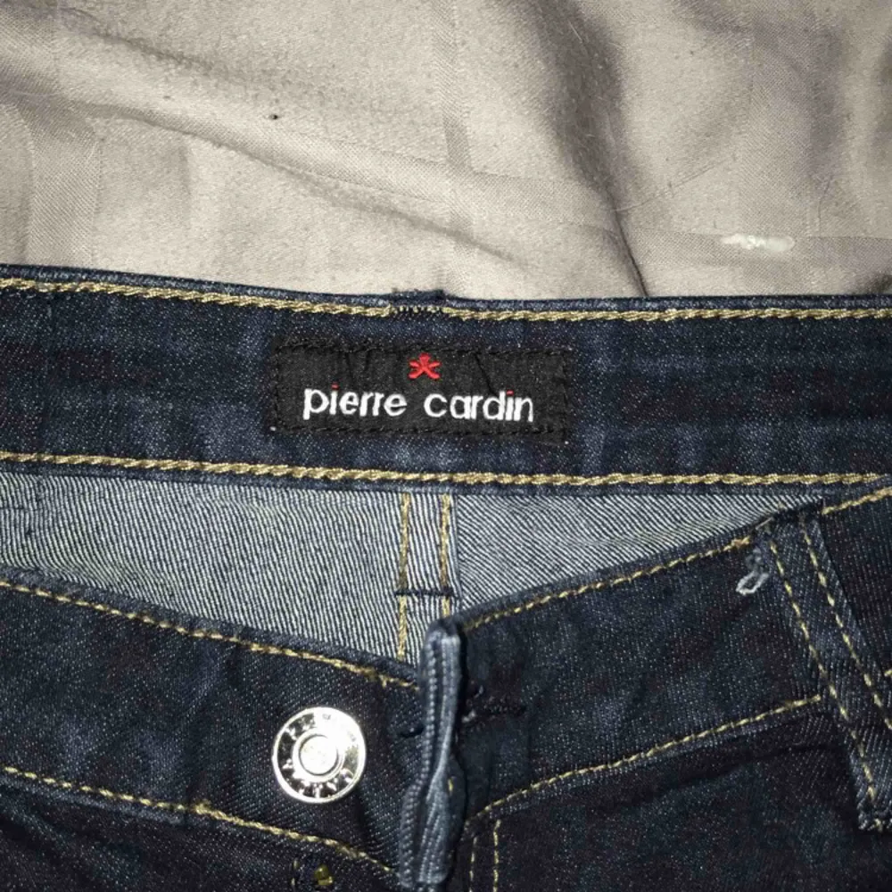 Pierre Cardin Jeans. Använda en gång, nypris 1400kr. Jeans & Byxor.