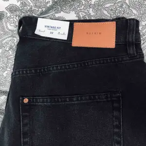 Helt nya snygga Mom jeans ifrån H&M Passar S-M. 220kr inkl frakten.