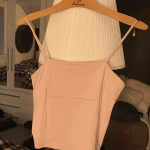  - Bik bok ljusrosa croppad linne. 