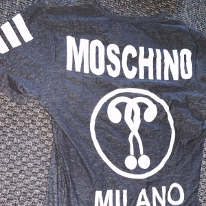  - Beroende på hur man vill den ska sitta så passar den xs-m Kopia