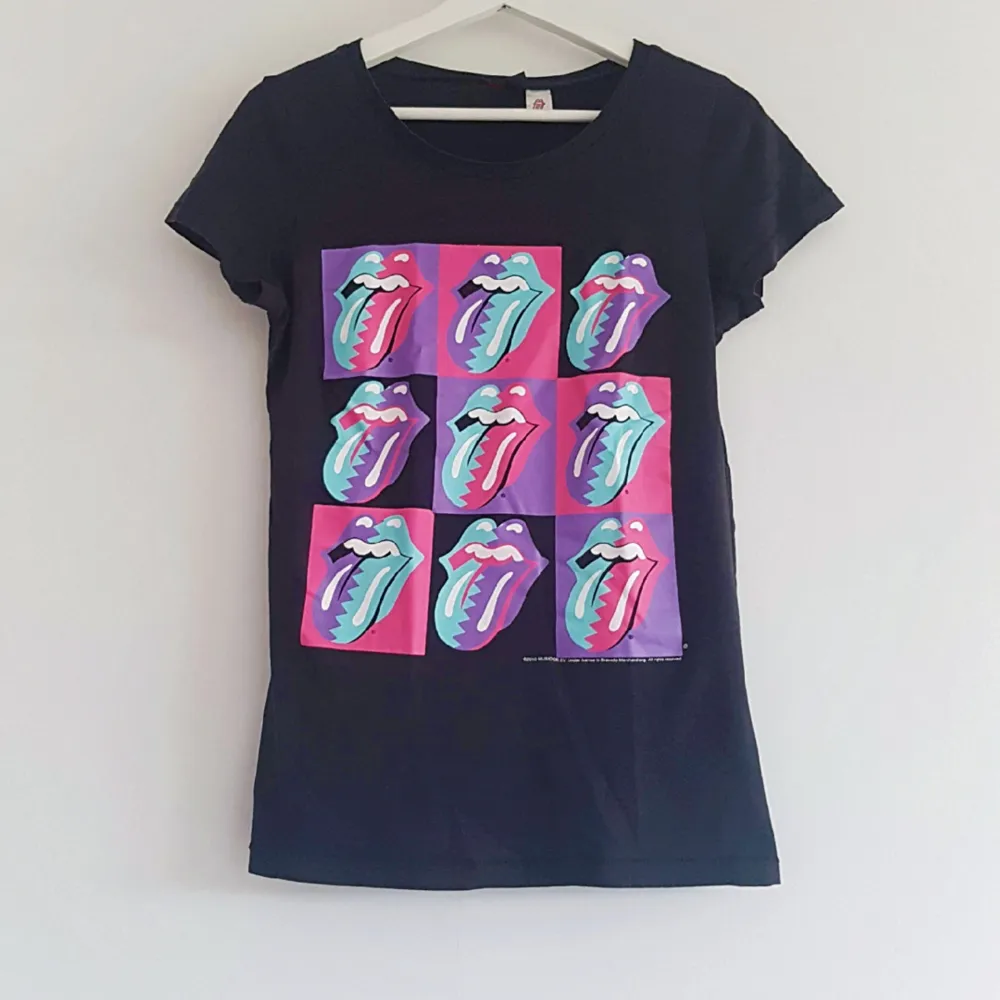 Snyggaste Rolling Stones tshirten. Frakt tillkommer på 18 kr ❣. T-shirts.