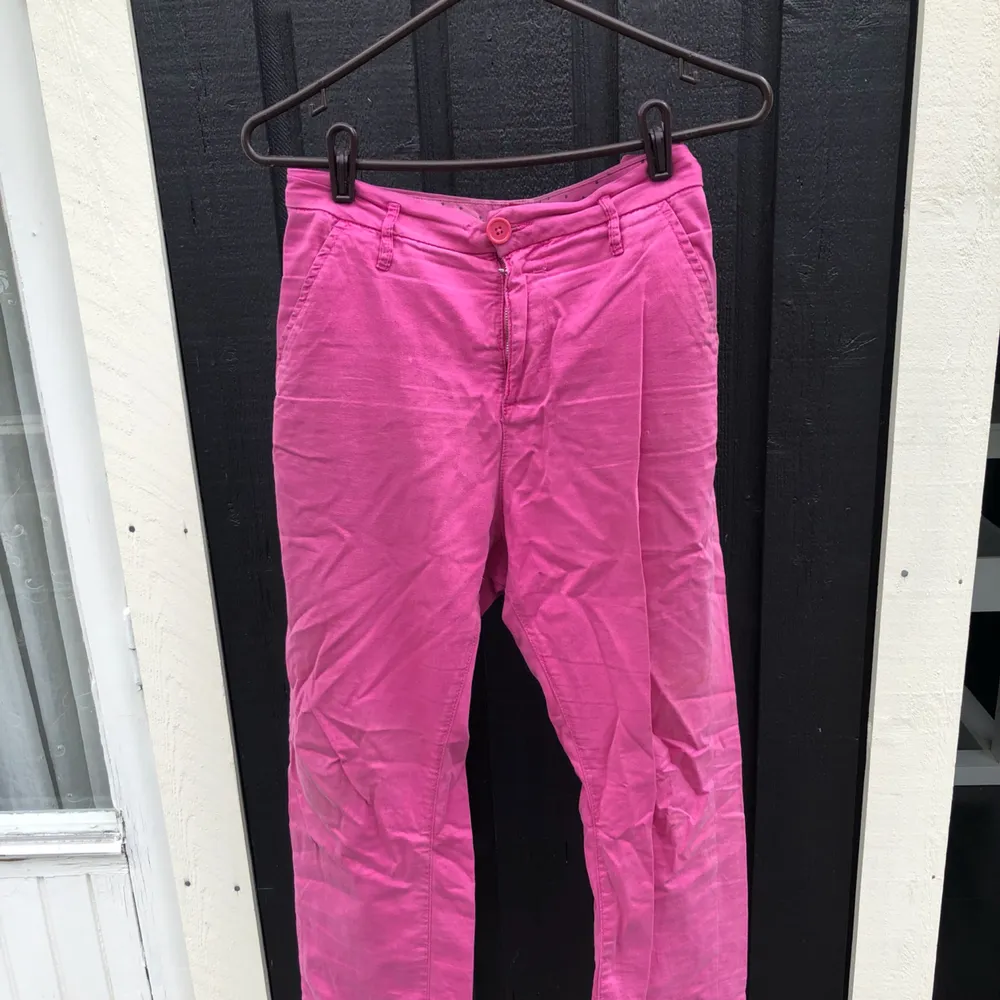 Byxor i storlek 42. Vintage look. Postas mot frakt :). Jeans & Byxor.