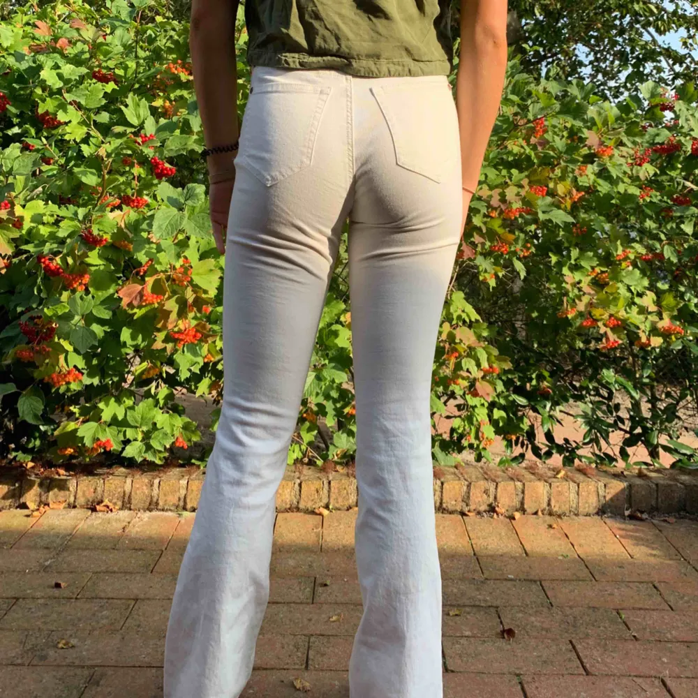 Galet snygga jeans, riktigt snygg passform och i nyskick. Lite bootcut 🌼 Frakt ingår i priset!. Jeans & Byxor.