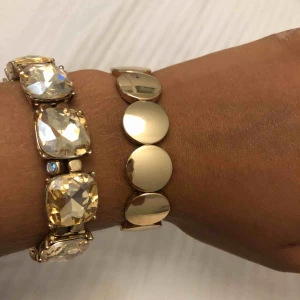  - Fina guldiga armband, 30 kr styck🌸