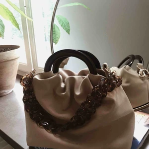  - NA-KD väska. Endast använd på dessa bilder. Frakt tillkommer :)