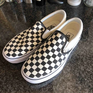  - Ett par checker vans, säljer pga att dom är förstora. Hög sula och aldrig använda👟🏁🛹