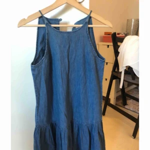  - Super söt klänning från mango. Aldrig använd