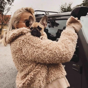  - Superfin teddy-jacket. Helt oanvänd och i väldigt bra skick! Prislapparna är dock borta då jag tänkte använda den en gång men aldrig gjorde det.