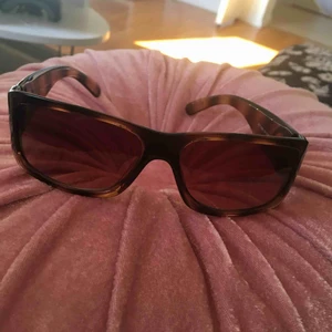  - Pilgrim  knapp använda solglasögon 