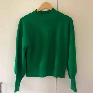 Superfin grön tröja från Lindex i storlek M. Väldigt fint skick. Köparen står för frakten