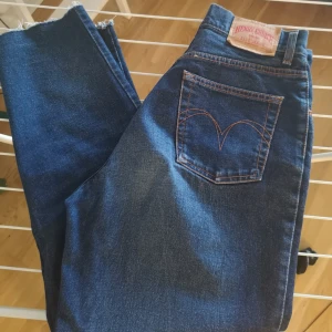  - Snygga jeans köpta secondhand. Sparsamt använda ac mig och i väldigt fint skick. Supersköna dessutom! 