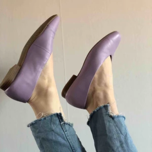  - Sjukt fina ballerinaskor i skinn från Marks&Spencer. Aldrig använd eftersom de är för stora för mig. Kan mötas upp i Stockholm/Södertälje eller posta mot fraktkostnaden.