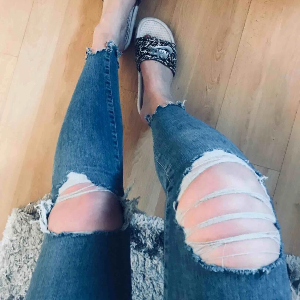 Superstretchiga jeans med hög midja. Från Gina tricot i modellen ”Gina”. Använda ett tillfälle.. Jeans & Byxor.