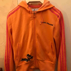  - adidaströja st tropez limited edition som är mer som storlek s än 38. Fint skick. 