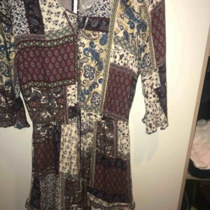  - Superfin playsuit från Bershka som tyvärr aldrig kommer till användning, köpt i London. Fint skick och endast använd ett fåtal gånger. Skulle säga att den är liten i storleken, passar mig som har storlek M i vanliga fall.