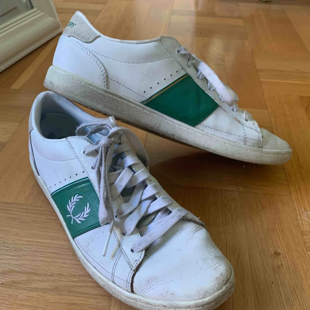 👟Fred Perry skor!👟150 kr. Storlek: 45. Finns att prova eller hämta i Lund eller Malmö i Skåne, annars ingår frakt💖. Skor.