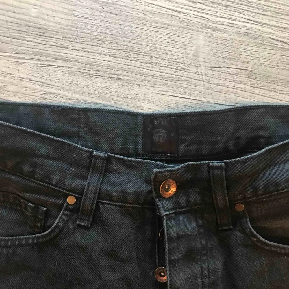 Säljer ett par jeans-shorts från tiger i stl 27 hör av dig vid frågor.   Köparen står för frakten och betalning sker på swish. Shorts.