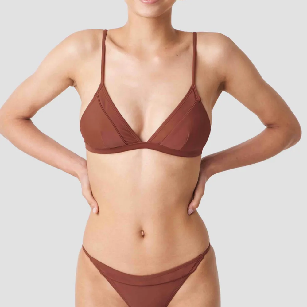 Säljer en röd/brun/rostig bikini från nakd pga att överdelen är för liten för mig. Den är i storlek XS men skulle kunna passa S. Frakt ingår i priset. Kontakta för mer detaljer!. Övrigt.
