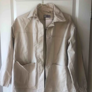  - Oanvänd jacka från asos. Kan posta men står inte för frakt 