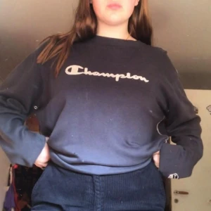 - Säljer denna mörkblå champion tröjan!💙