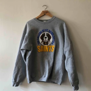  - Riktigt tjock och härlig crewneck. Kan hämtas i Uppsala eller skickas mot fraktkostnad 