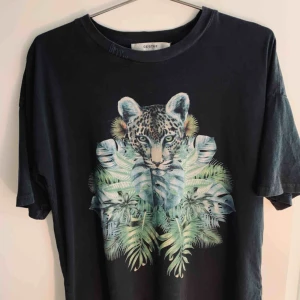  - Cool t-shirt från Gestuz. Storlek XS. Som ny i sitt skick!