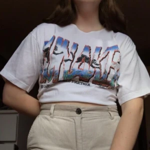  - Säljer denna croppade tshirt med najs tryck!