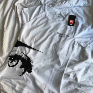  - Calvin Klein tränings-t-shirt oanvänd.