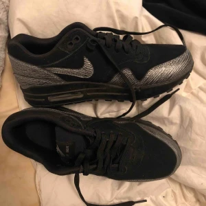  - Aldrig använda då dem inte föll mig i smaken riktigt! Äkta Nike air max. Passar en storlek 37 också