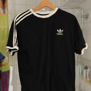  - adidaströja köpt på urban outfitters! 